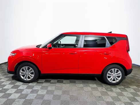 Used 2022 Kia Soul LX image 5