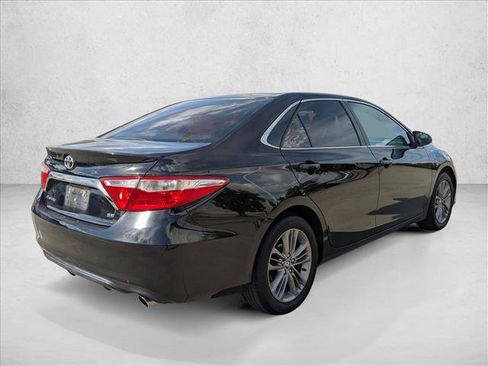 Used 2015 Toyota Camry SE image 5