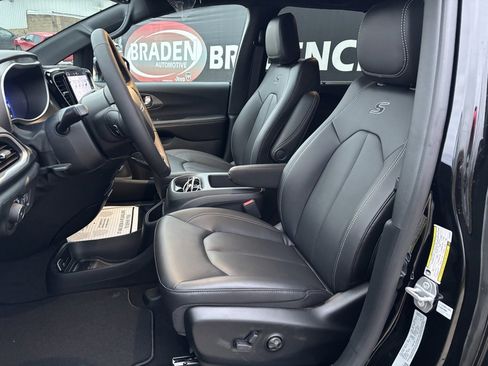New 2026 Chrysler Pacifica Select image 21