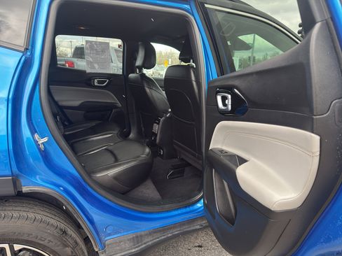 Used 2025 Jeep Compass Limited AWD/4WD image 17