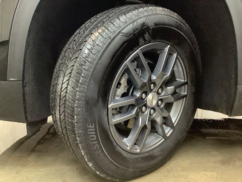 Used 2025 GMC Acadia Elevation image 29