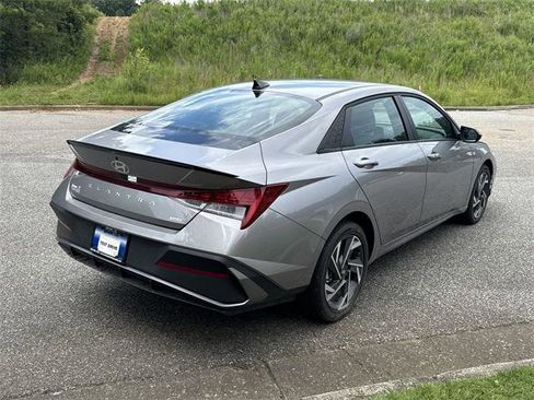 New 2025 Hyundai Elantra SEL image 5