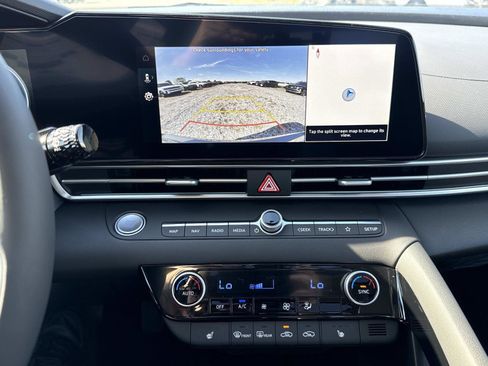 New 2025 Hyundai Elantra Limited image 5