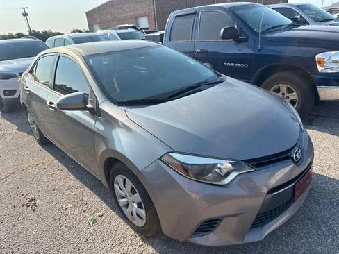 Used 2016 Toyota Corolla LE FWD image 3