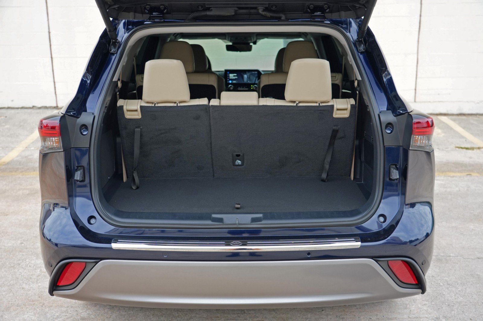 Used 2024 Toyota Highlander Platinum FWD image 10