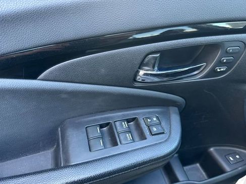 Used 2017 Honda Pilot Touring image 14