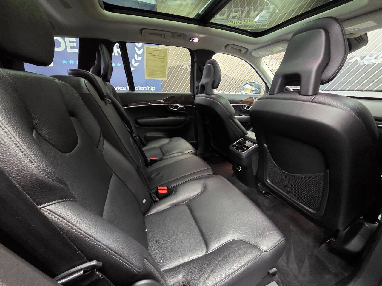 Used 2016 Volvo XC90 T6 Momentum w/ Momentum Plus Package AWD/4WD image 32