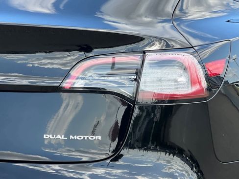 Used 2022 Tesla Model 3 Long Range AWD/4WD image 29
