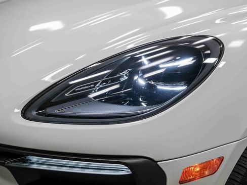 Used 2024 Porsche Macan image 11