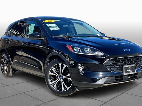Used 2022 Ford Escape SE w/ SE Sport Appearance Package image 2