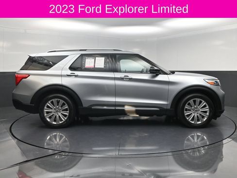 Used 2023 Ford Explorer Limited w/ Limited Technology Package RWD image 4