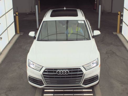 Used 2020 Audi Q5 2.0T Premium w/ Convenience Package image 2