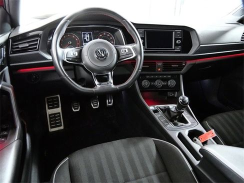 Used 2019 Volkswagen Jetta GLI image 4