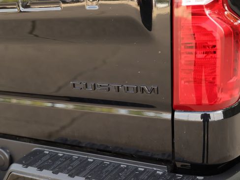 Used 2023 Chevrolet Silverado 1500 Custom Trail Boss w/ Midnight Edition AWD/4WD image 32