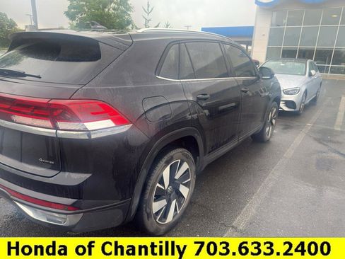 Used 2024 Volkswagen Atlas Cross Sport SE AWD/4WD image 4