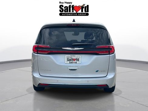 Used 2023 Chrysler Pacifica Touring-L FWD image 6