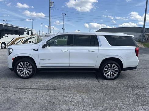 Used 2024 GMC Yukon XL Denali w/ Advanced Technology Package AWD/4WD image 10