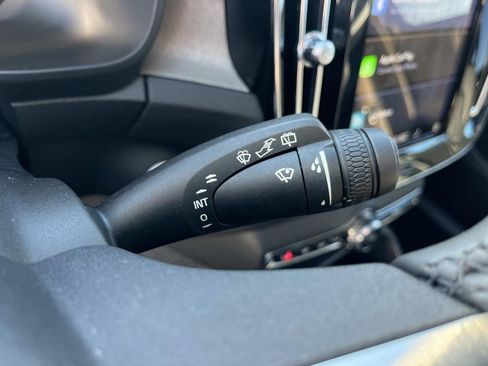 Used 2023 Volvo XC40 B4 Ultimate image 21