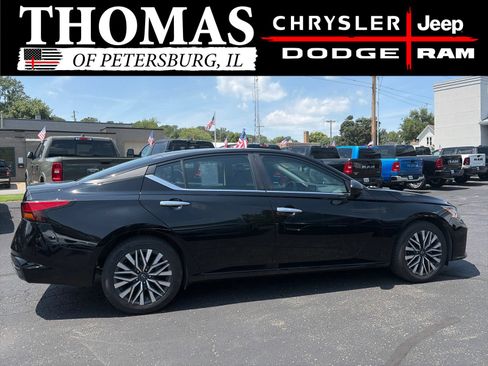 Used 2025 Nissan Altima 2.5 SV FWD image 8