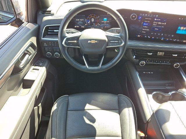Used 2025 Chevrolet Tahoe Premier AWD/4WD image 3