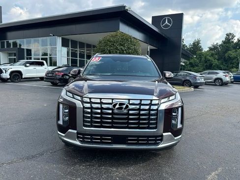 Used 2023 Hyundai Palisade Calligraphy FWD image 3