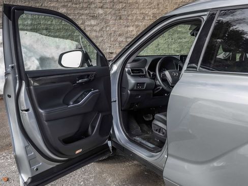 Used 2021 Toyota Highlander Limited image 23