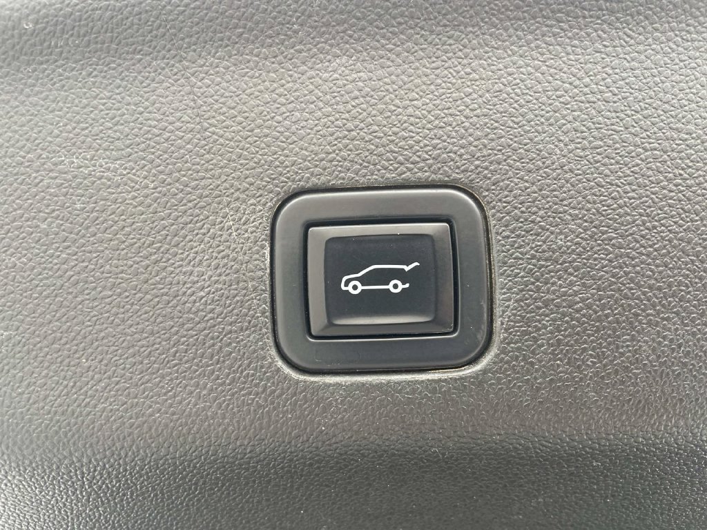 Used 2022 Chevrolet Tahoe RST w/ Luxury Package RWD image 13