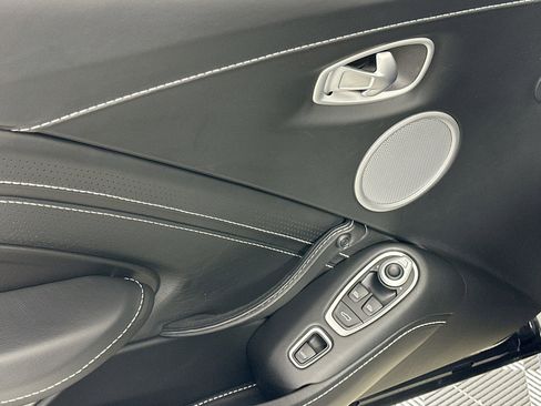 Used 2021 Aston Martin V8 Vantage Roadster RWD image 20