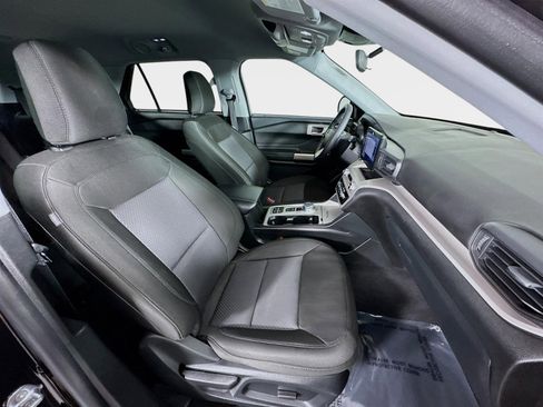 Used 2023 Ford Explorer XLT image 27