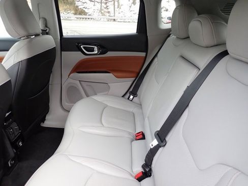 Used 2022 Jeep Compass Limited image 17