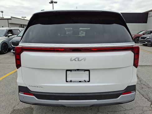 New 2026 Kia Carnival EX FWD image 7
