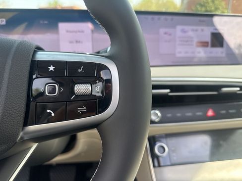 New 2026 Genesis GV70 2.5T Select AWD/4WD image 17