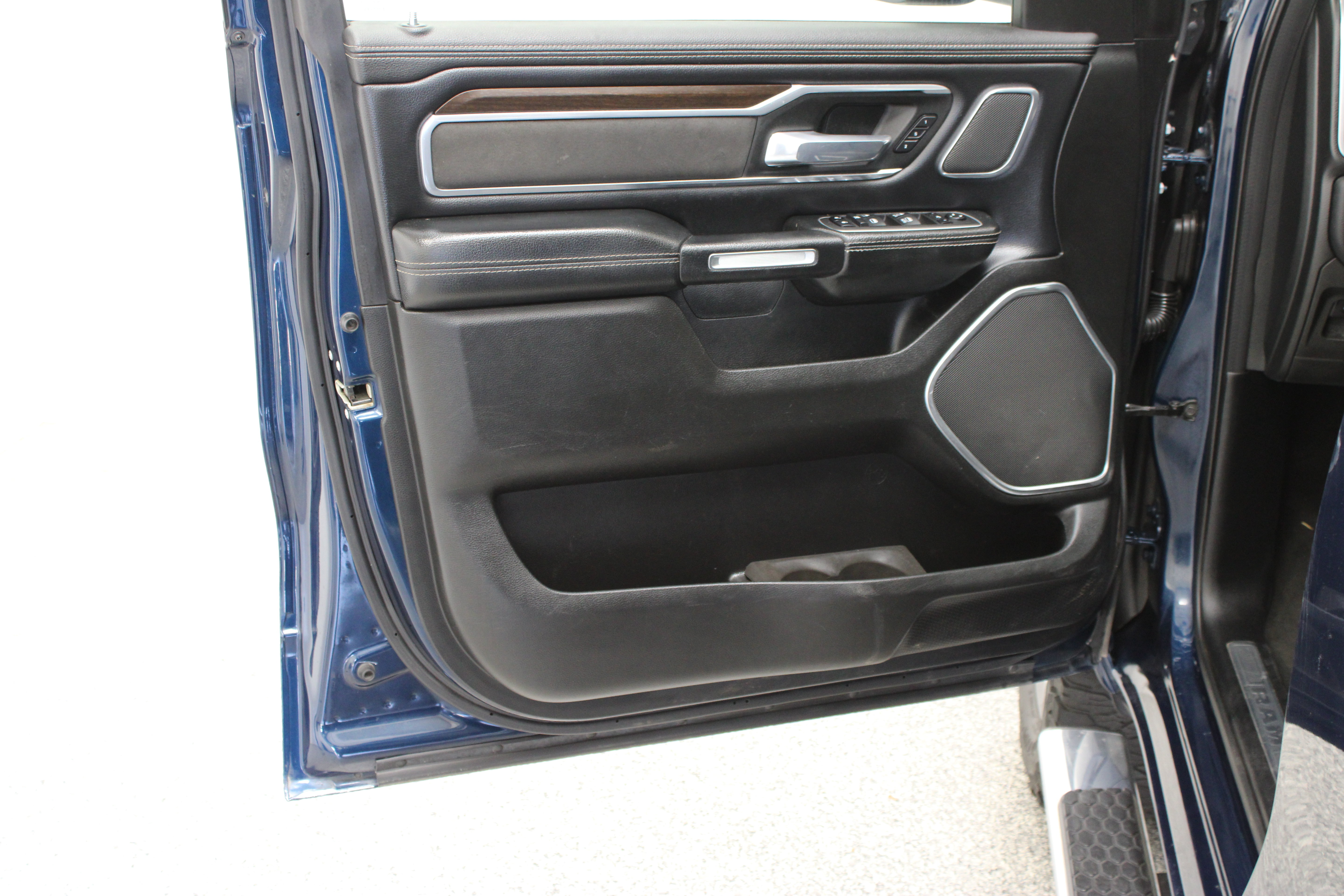 Used 2022 RAM 1500 Laramie AWD/4WD image 14