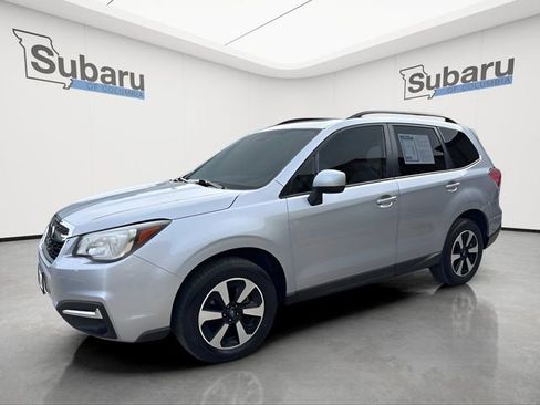 Used 2017 Subaru Forester 2.5i Premium image 3