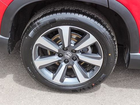 Used 2025 Honda Pilot Touring image 12