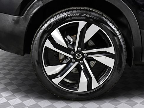 Used 2025 Volvo XC40 B5 Plus image 35