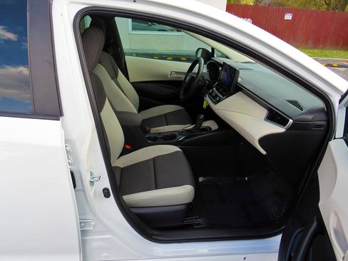 Used 2023 Toyota Corolla LE image 19