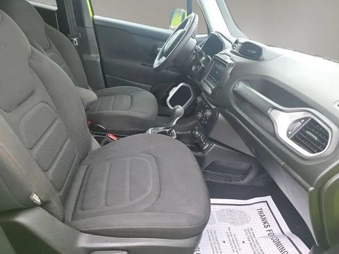 Used 2018 Jeep Renegade Latitude AWD/4WD image 12