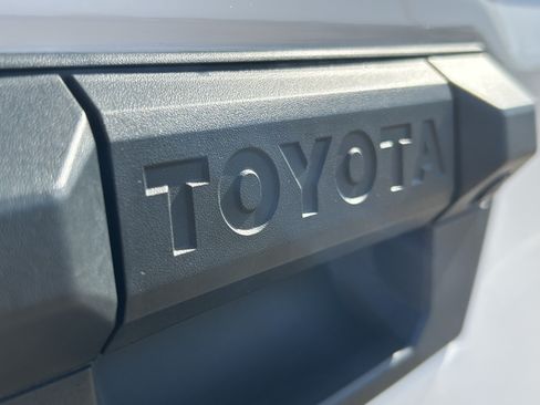 Certified 2025 Toyota Tacoma SR5 AWD/4WD image 7