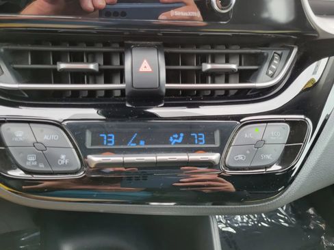 Used 2020 Toyota C-HR LE image 26