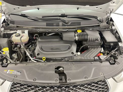 Used 2024 Chrysler Pacifica Touring-L image 31