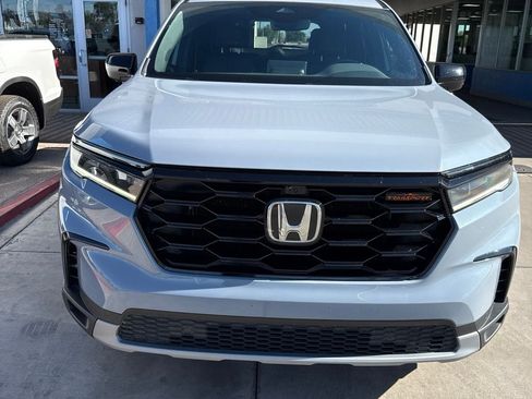 Used 2023 Honda Pilot TrailSport image 6