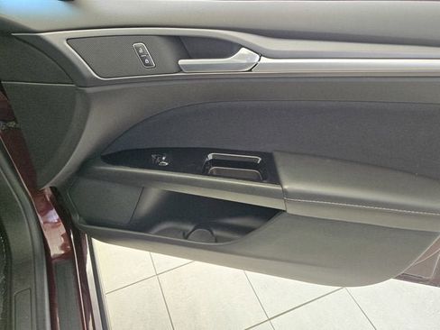 Used 2013 Ford Fusion SE image 3