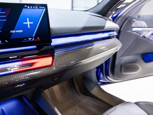 Used 2025 BMW M5 w/ Executive Package image 48