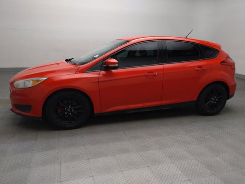 Used 2017 Ford Focus SE FWD image 2