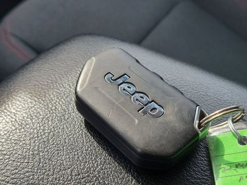Used 2025 Jeep Wrangler Unlimited Rubicon w/ Convenience Group AWD/4WD image 39