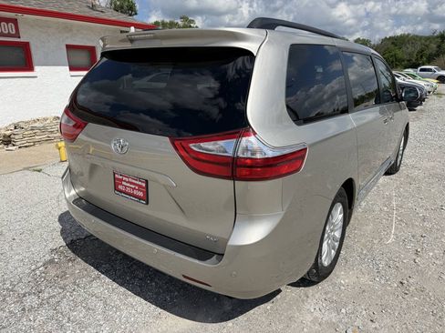 Used 2017 Toyota Sienna XLE w/ XLE Navigation Package FWD image 3