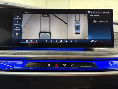 Used 2024 BMW i7 xDrive60 AWD/4WD image 37