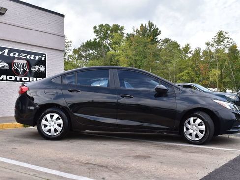 Used 2017 Chevrolet Cruze LS FWD image 4