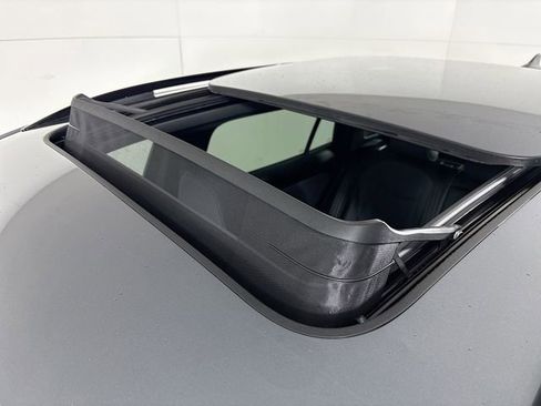 New 2026 Volkswagen Tiguan SE R-Line image 21